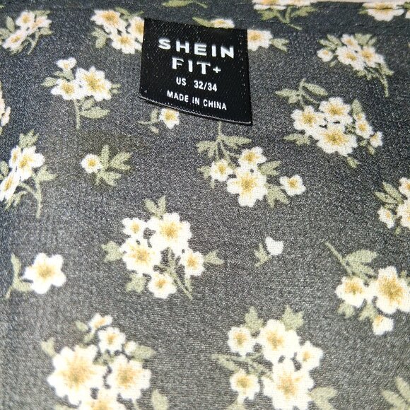 WOMANS PLUS SHIRThurry buy now closing 4/1//2026 - Picture 3 of 3